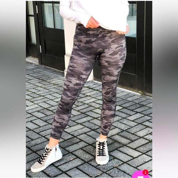 SPANX Look At Me Now Gray Camo Leggings Tights Size Medium - Picture 1 of 11